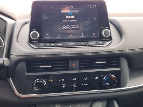 Used 2023 Nissan Rogue S image 16