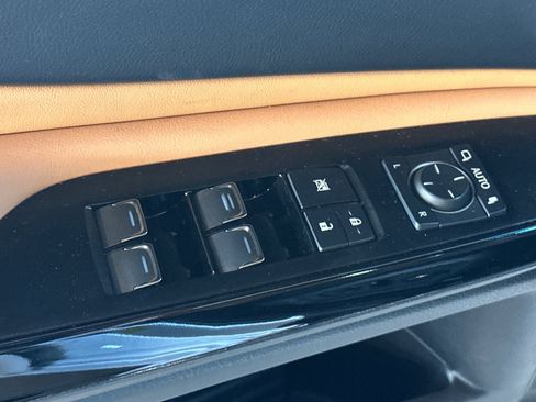 Used 2025 Lexus ES 300h w/ Premium Package FWD image 12