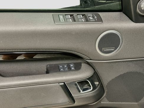 Used 2025 Land Rover Discovery S AWD/4WD image 19