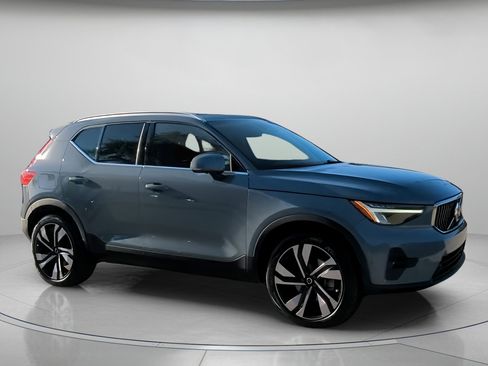 Used 2023 Volvo XC40 B5 Plus w/ Protection Package Premier AWD/4WD image 36