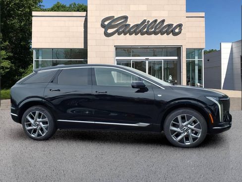 New 2027 Cadillac Optiq Luxury w/ LPO, Floor Liner Package AWD/4WD image 6