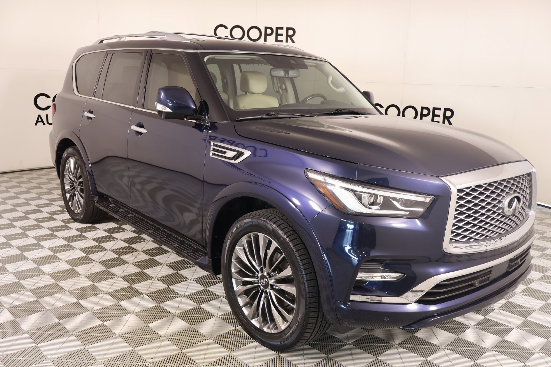 Used 2019 INFINITI QX80 Luxe w/ 22" Wheel Package AWD/4WD image 1
