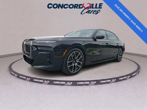 Used 2025 BMW i7 xDrive60 AWD/4WD image 3