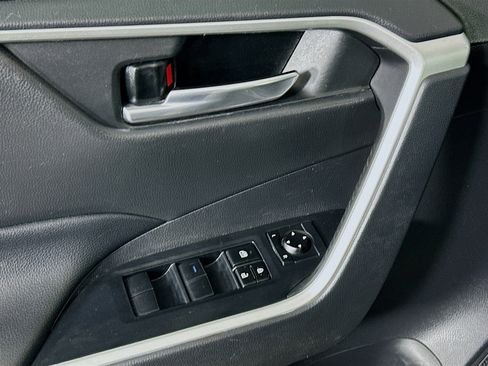 Used 2020 Toyota RAV4 XLE w/ Convenience Package image 15