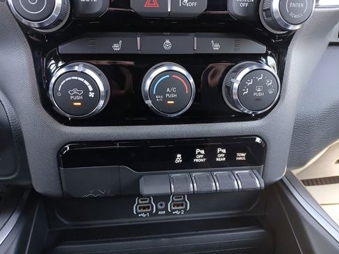 Used 2025 RAM 1500 Big Horn AWD/4WD image 17