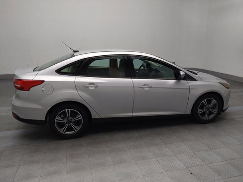 Used 2018 Ford Focus SE w/ SE Appearance Package image 10