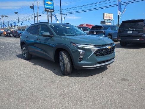 New 2026 Chevrolet Trax LT w/ LT Convenience Package FWD image 4