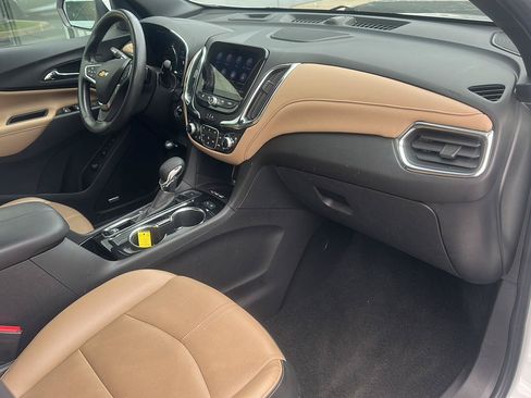 Used 2022 Chevrolet Equinox Premier AWD/4WD image 9
