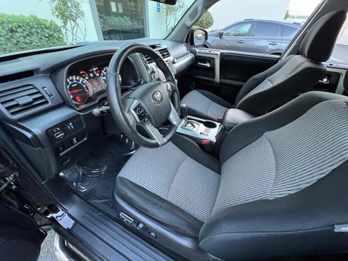Used 2014 Toyota 4Runner SR5 image 40