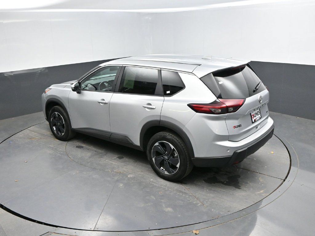 Used 2025 Nissan Rogue SV AWD/4WD image 25