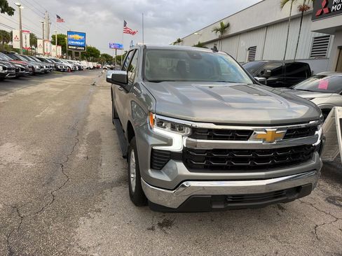 Used 2024 Chevrolet Silverado 1500 LT image 2