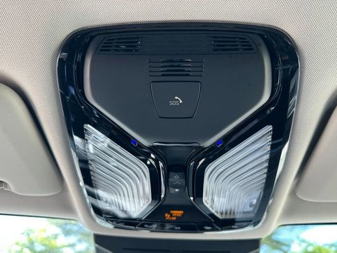 Used 2025 BMW X7 xDrive40i w/ Premium Package AWD/4WD image 25