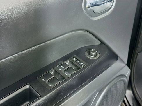 Used 2015 Jeep Patriot Latitude FWD image 18
