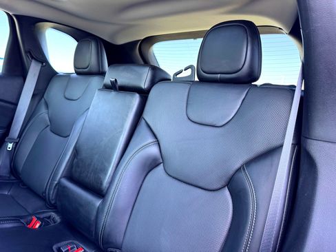 Used 2022 Jeep Cherokee Latitude Lux w/ Sun & Sound Group AWD/4WD image 16