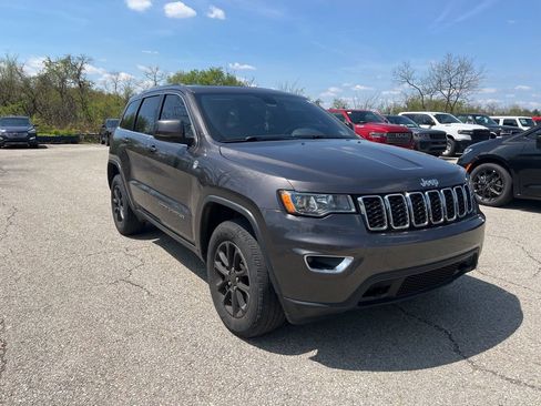 Used 2021 Jeep Grand Cherokee Laredo AWD/4WD image 1