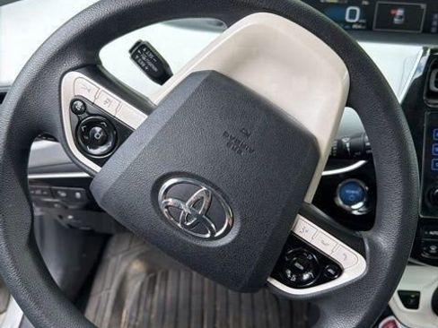 Used 2018 Toyota Prius Two w/ Prius Two Safety Plus Package FWD image 4