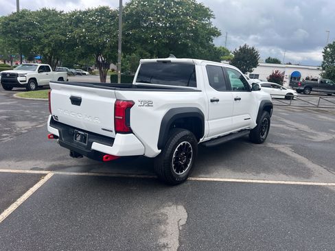 Used 2025 Toyota Tacoma TRD Off-Road AWD/4WD image 5