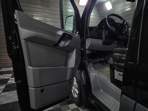 Used 2017 Mercedes-Benz Sprinter 2500 image 28