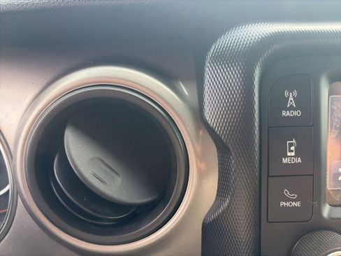 Used 2019 Jeep Wrangler Sport AWD/4WD image 14