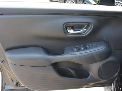 Used 2024 Honda HR-V LX image 8