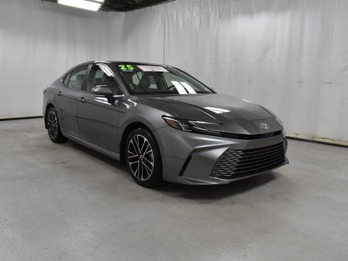 Certified 2025 Toyota Camry XLE image 1