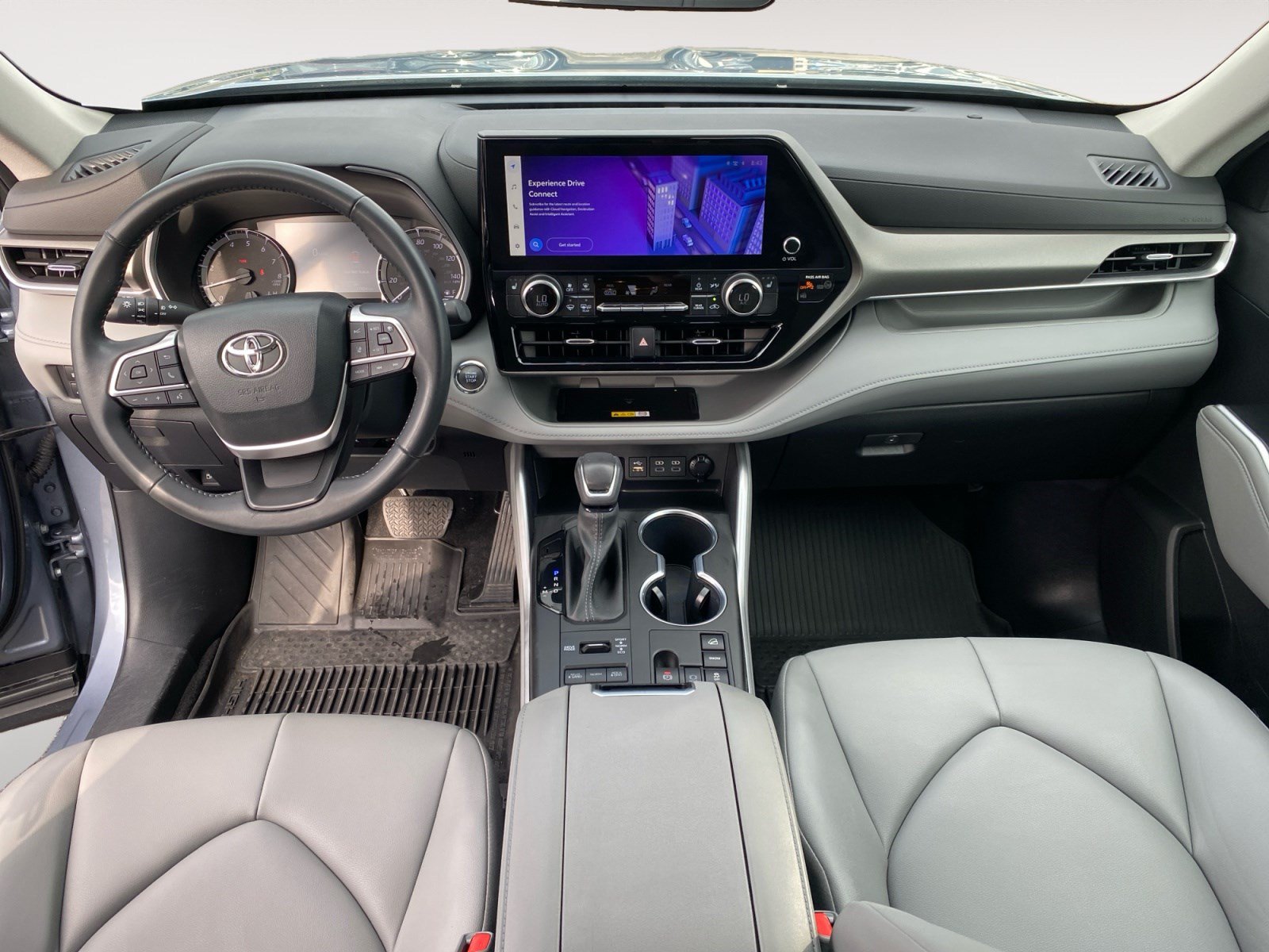 Used 2023 Toyota Highlander XLE AWD/4WD image 12