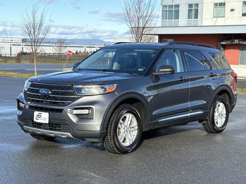 Used 2023 Ford Explorer XLT w/ Equipment Group 202A image 27