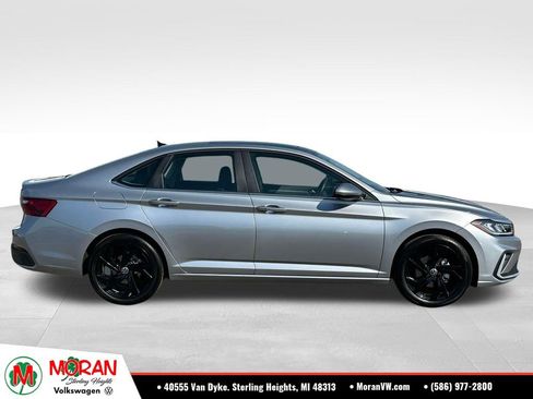 Certified 2025 Volkswagen Jetta SE w/ Sunroof Package FWD image 6