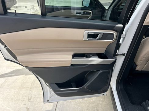 Used 2021 Ford Explorer XLT RWD image 12