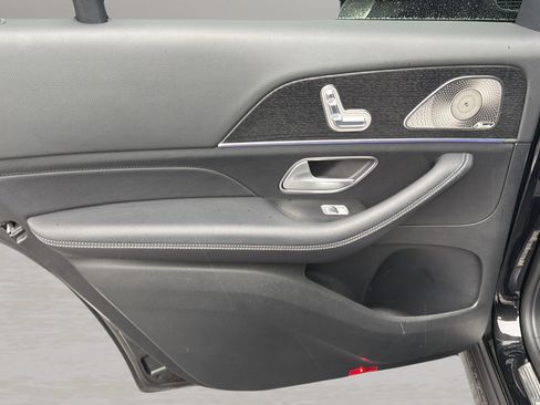 Used 2025 Mercedes-Benz GLS 450 4MATIC image 16