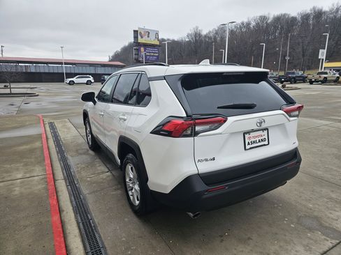 Used 2021 Toyota RAV4 XLE w/ Convenience Package image 7