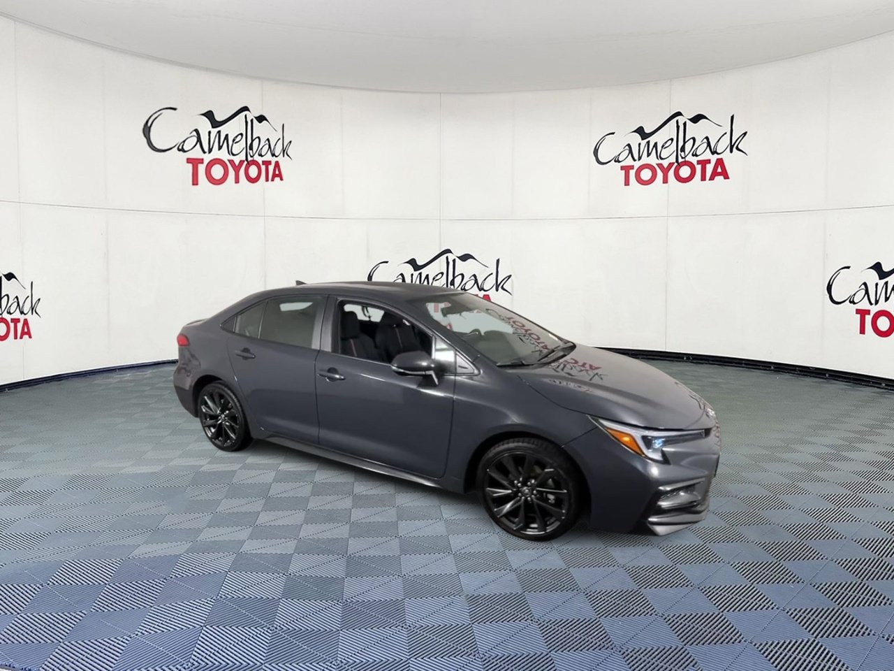 Used 2025 Toyota Corolla SE FWD image 2