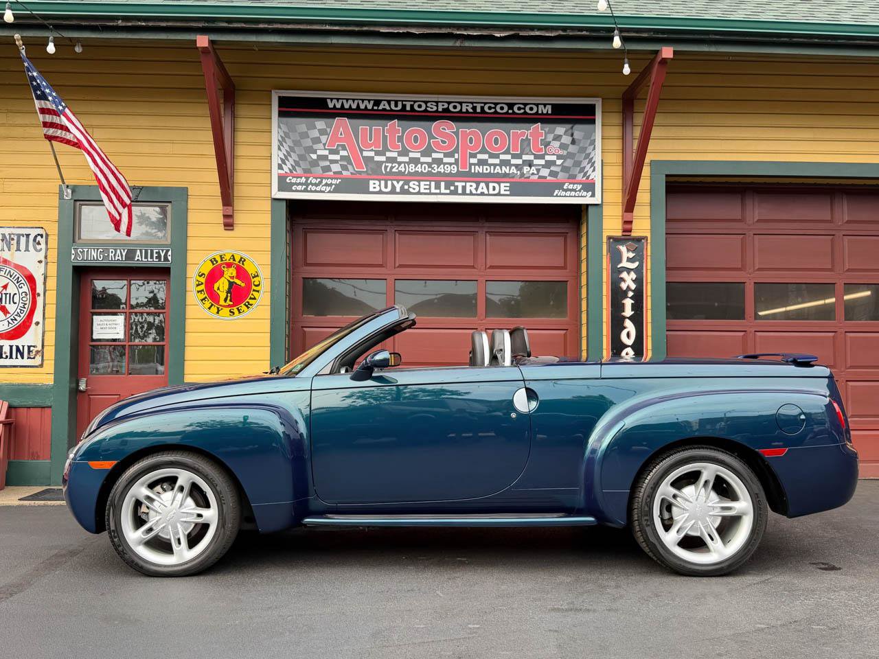 Used 2005 Chevrolet SSR w/ Preferred Equipment Group RWD image 14