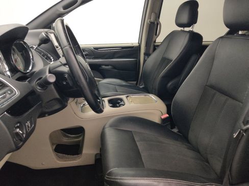 Used 2019 Dodge Grand Caravan SXT FWD image 17