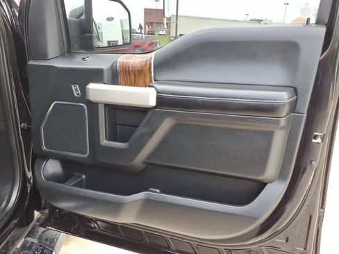 Used 2019 Ford F150 Lariat w/ Equipment Group 502A Luxury AWD/4WD image 8