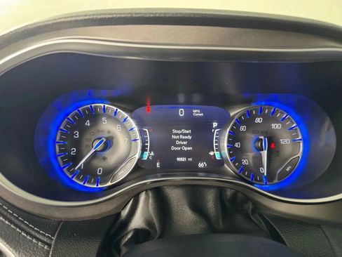 Used 2019 Chrysler Pacifica Limited FWD image 14