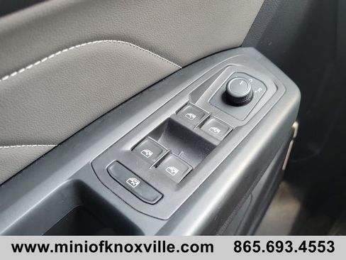 Used 2022 Volkswagen Atlas Cross Sport SE FWD image 21