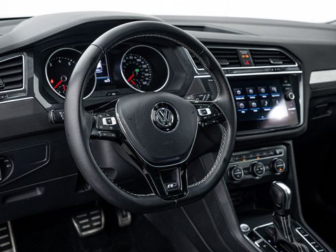 Used 2021 Volkswagen Tiguan SE R-Line image 11