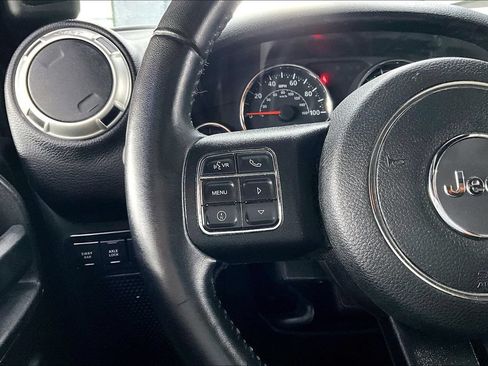 Used 2017 Jeep Wrangler Unlimited Rubicon w/ Dual Top Group AWD/4WD image 10