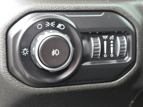 Used 2018 Jeep Wrangler Unlimited Sport AWD/4WD image 29