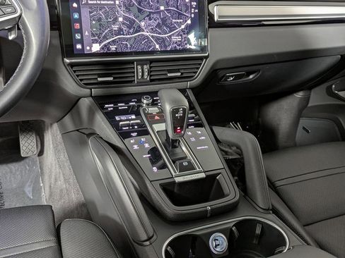 Used 2022 Porsche Cayenne Platinum Edition AWD/4WD image 35