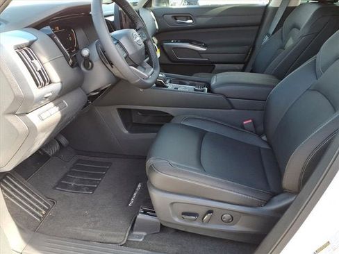 New 2026 Nissan Pathfinder SL image 7