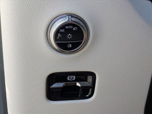 Used 2023 Mercedes-Benz GLC 300 4MATIC image 13