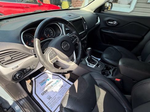 Used 2015 Jeep Cherokee Trailhawk w/ Comfort/Convenience Group AWD/4WD image 11
