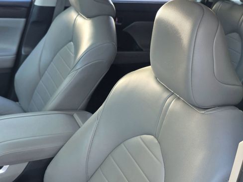 Used 2022 Toyota Highlander XLE FWD image 27