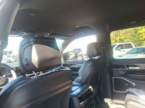 Used 2024 Jeep Wagoneer Series III image 20