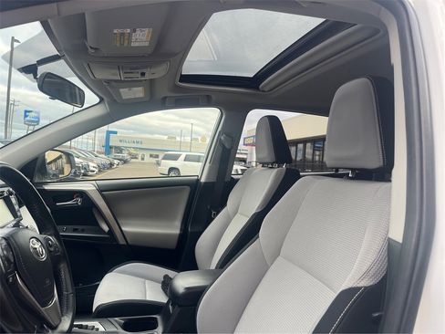 Used 2016 Toyota RAV4 XLE image 9