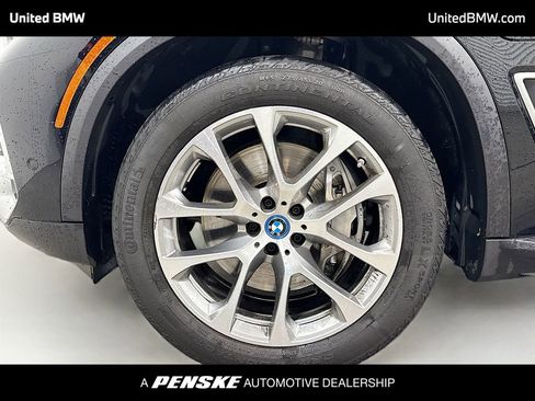 Used 2023 BMW X5 xDrive45e image 2