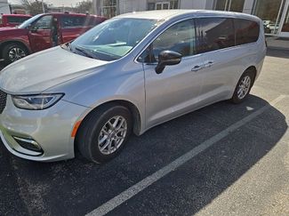 Used 2024 Chrysler Pacifica Touring-L video 1