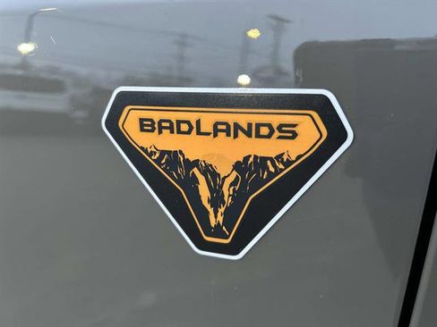 Used 2025 Ford Bronco Badlands image 11